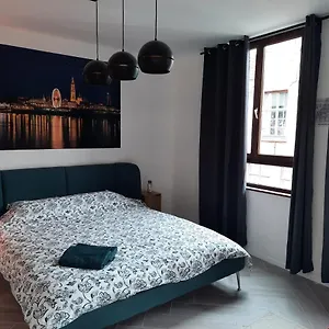 Center In Quiet Street & Airco Appartamento Anversa